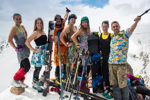 Group of teenagers laid on the snow in  wintertime — Stock Photo, Image