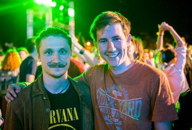 Özgürlük konser serin adam portresi