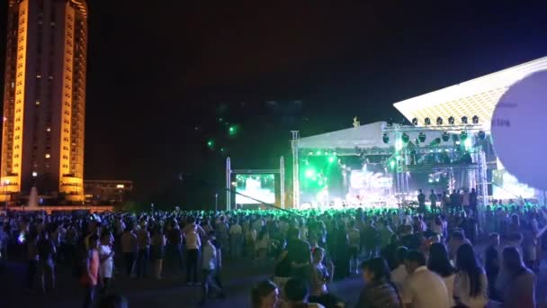 Kazakhstan, Almaty, City Square - July 6, 2015: a large charity concert Spirit of-Tengri 2015, silhouettes of concert crowd in front of bright stage lights — Stock Video