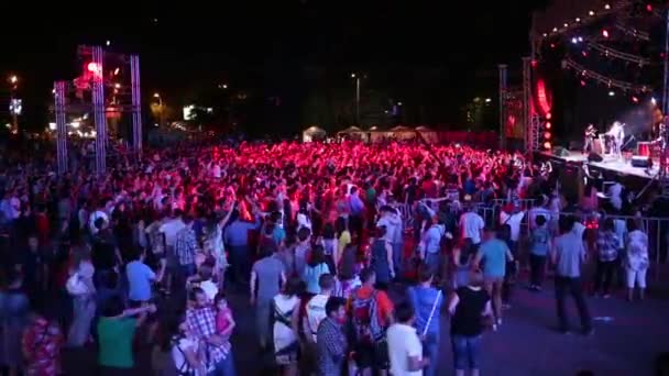 Kazakhstan, Almaty, City Square - July 6, 2015: a large charity concert Spirit of-Tengri 2015, silhouettes of concert crowd in front of bright stage lights — Stock Video