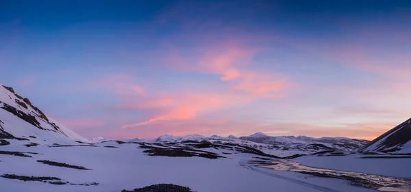 Fantastic winter landscape. Dramatic overcast sky. — Stock Photo, Image