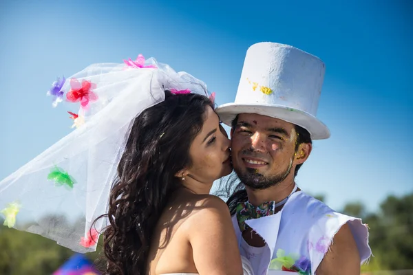 Young newlyweds enjoying romantic moment together at wedding reception outside — Stock Photo, Image