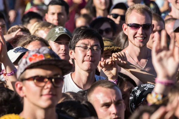 Multitud de personas borrosas — Foto de Stock