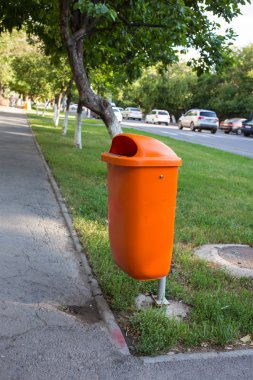 Geri dönüşüm kutusu, çöp tenekesi