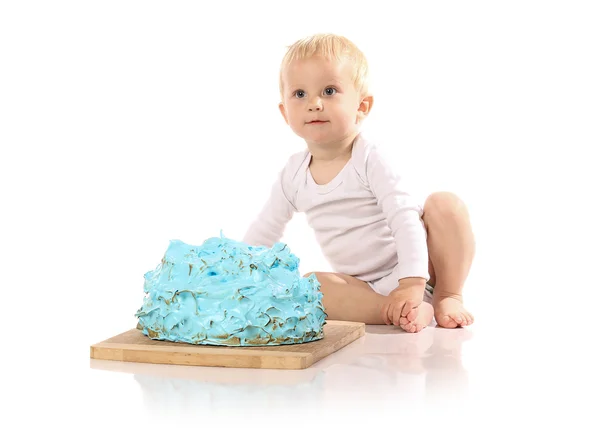 Baby smashing cake — Stock Photo, Image