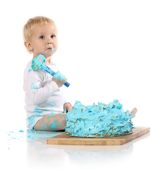 宝宝砸蛋糕 — 图库照片