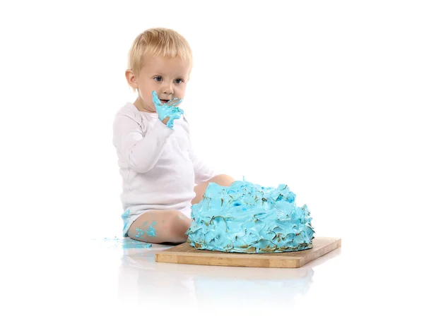 Bambino fracassare torta — Foto Stock