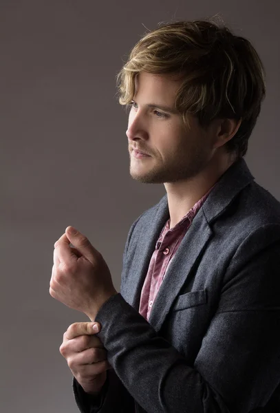 Yakışıklı beyaz adam