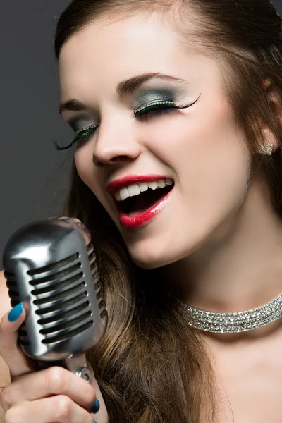 Beautiful female singer — Stock Photo, Image