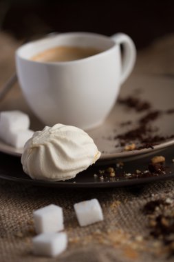 fincan sıcak espresso kahve ve kurabiye