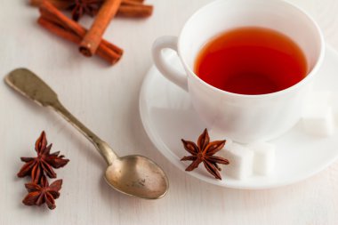 çay çay kaşığı ve küp şeker