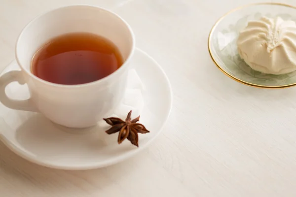 Tasse Tee mit Marshmellow — Stockfoto
