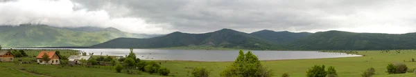Croatian lake panorama 图库图片