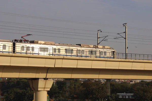 Bild Indian Metro Tåg Med Selektivt Fokus — Stockfoto