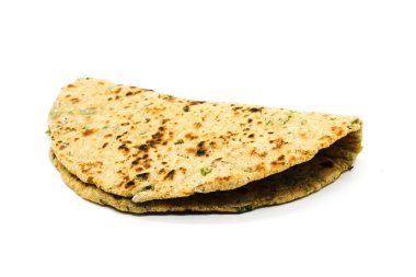 Beyaz arkaplanda izole edilmiş bir chapati resmi