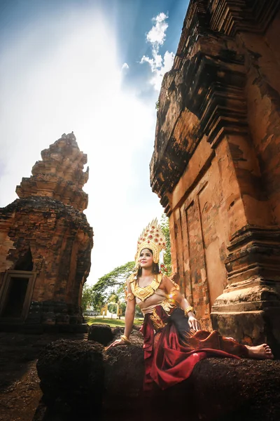 Hermosa chica en Apsara —  Fotos de Stock