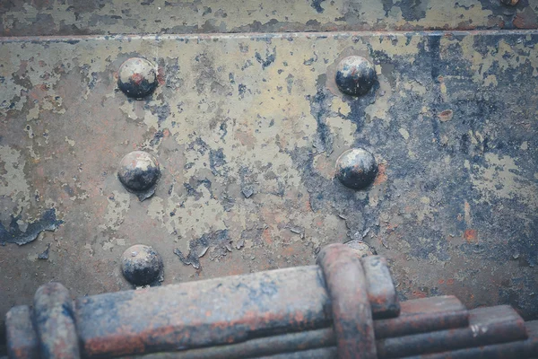 Velho linchpin em caminhão naufrágio — Fotografia de Stock