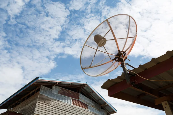 Satellietcommunicatie gerechten — Stockfoto