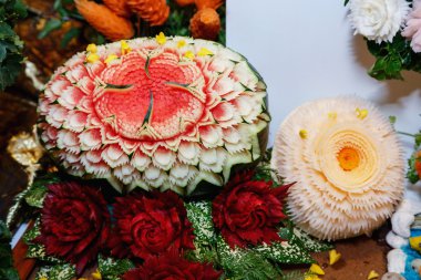 Güzel meyve ve sebze. Dekoratif sofra kullanın