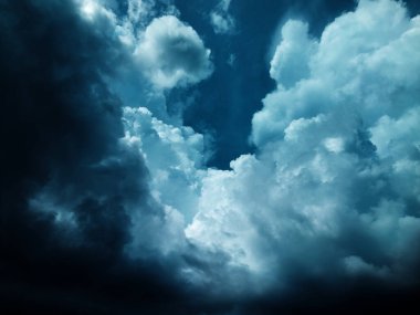 Karanlık gökyüzü mor, mavi ve pembe renklerden oluşuyordu. Grafik tasarımı veya duvar kağıdı için. Doğaüstü gizem kavramında puslu fırtına arka planı. 