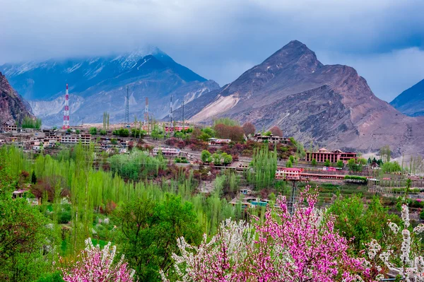 Beautiful Landscape of Hunza Valley in Autumn season. Northern Area of Pakistan — Stock Photo, Image