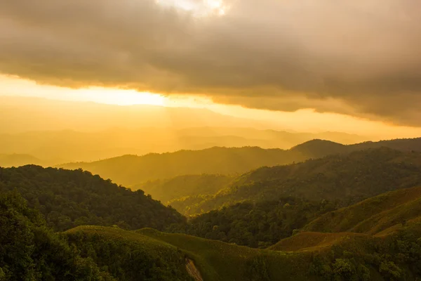 Passando tempestade de chuva Imagens Royalty-Free