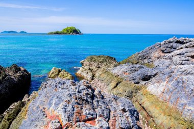 Tayland güzel Adaları. berrak Denizi su ve taş plajı ile dalış cenneti