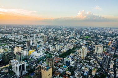 Bangkok Cityscape, iş bölgesi ile yüksek bina güneşli gün, Bangkok, Tayland