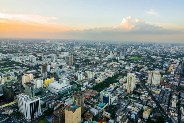 Bangkok panoramę miasta, dzielnicy biznesowej z wysokiego budynku w dzień słońca, Bangkok, Tajlandia — Zdjęcie stockowe