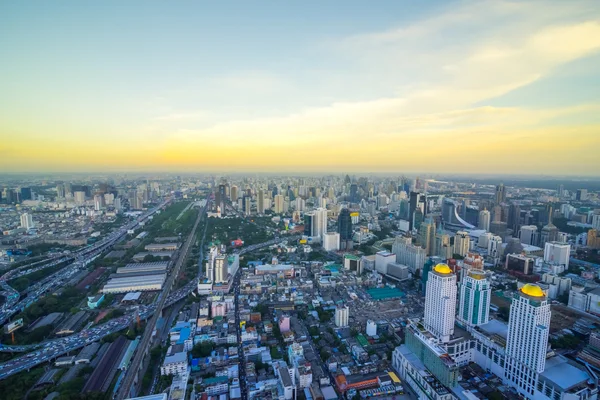 Bangkok panoramę miasta, dzielnicy biznesowej z wysokiego budynku w dzień słońca, Bangkok, Tajlandia — Zdjęcie stockowe