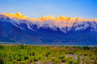 Gilgit 'de Skardu' yu çevreleyen güzel vadi ve dağlar - Pakistan 'ın Baltistan bölgesi