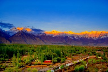 Gilgit 'de Skardu' yu çevreleyen güzel vadi ve dağlar - Pakistan 'ın Baltistan bölgesi