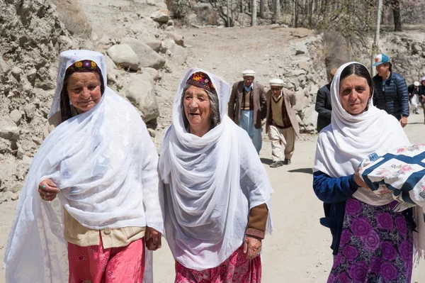 GULMIT VILLAGE, PAKISTÁN - 14 DE ABRIL: Un pueblo no identificado en la aldea de Gulmit, 14 de abril de 2015 en Gulmit Village, Gulmit es la región del territorio de Gilgit en la región de Gilgit (Pakistán). . — Foto de Stock
