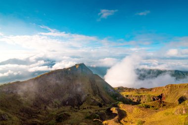Batur yanardağının tepesinden güzel bir manzara. Bali, 