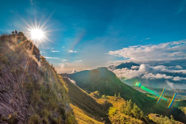Vacker utsikt från toppen av Batur vulkan. Bali, Indonesien — Stockfoto