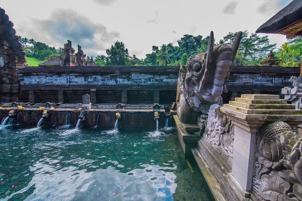 Kutsal Kaynak Su Tapınağı — Stok fotoğraf