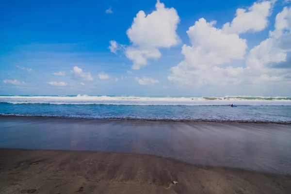 A praia de Kuta em Bali Indonésia — Fotografia de Stock