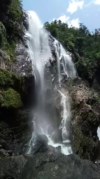 Paisagem Selva Com Água Corrente Cachoeira Khlong Lan Província Kamphaeng — Vídeo de Stock