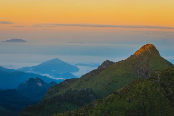 산등성 이 의 일출 — 스톡 사진