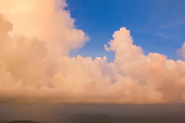 Nuage avec lumière du soleil — Photo