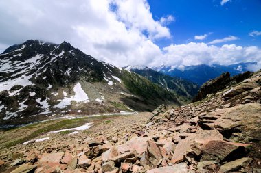 Kayalık Dağlar