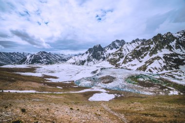 donmuş gölün panoramik görünüm