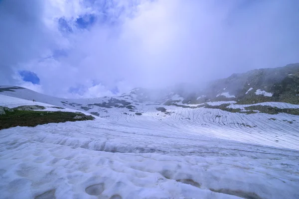 Śniegu góry i lodowiec — Zdjęcie stockowe