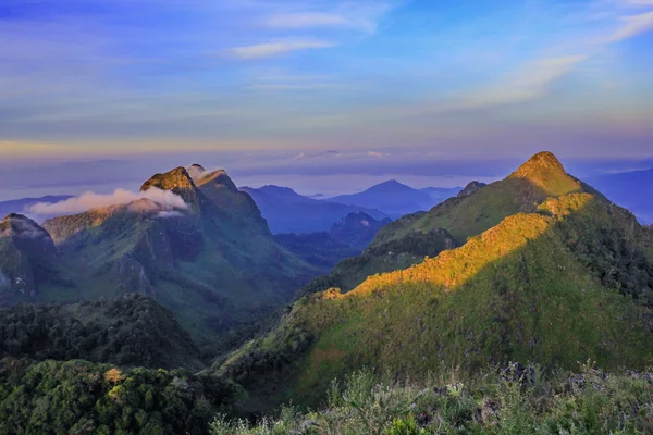 Morning light at Tropical Mountain Range — Stock Photo, Image