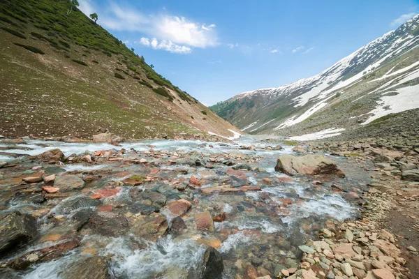 Haute montagne au printemps — Photo