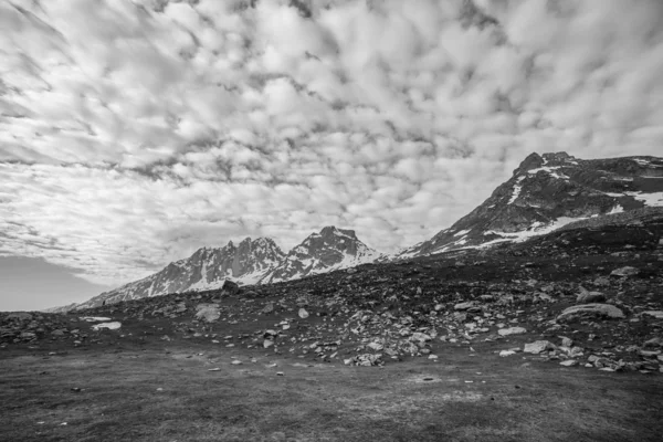 Alta montanha na primavera — Fotografia de Stock