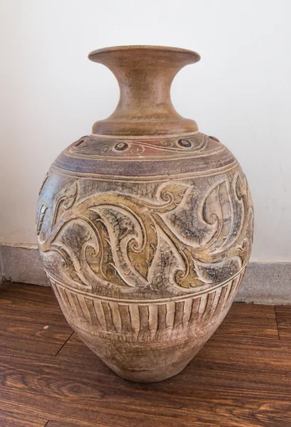 Красивая древняя ваза — стоковое фото