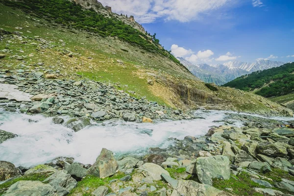 Valle Verde con fiume di roccia — Foto Stock