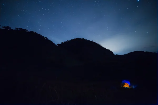 Zelten bei Nacht — Stockfoto