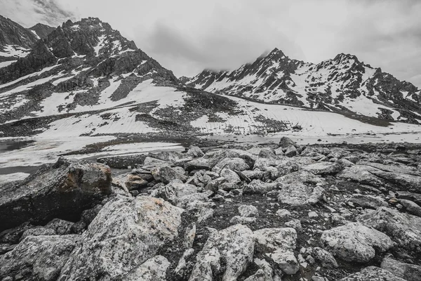 Montaña rocosa — Foto de Stock